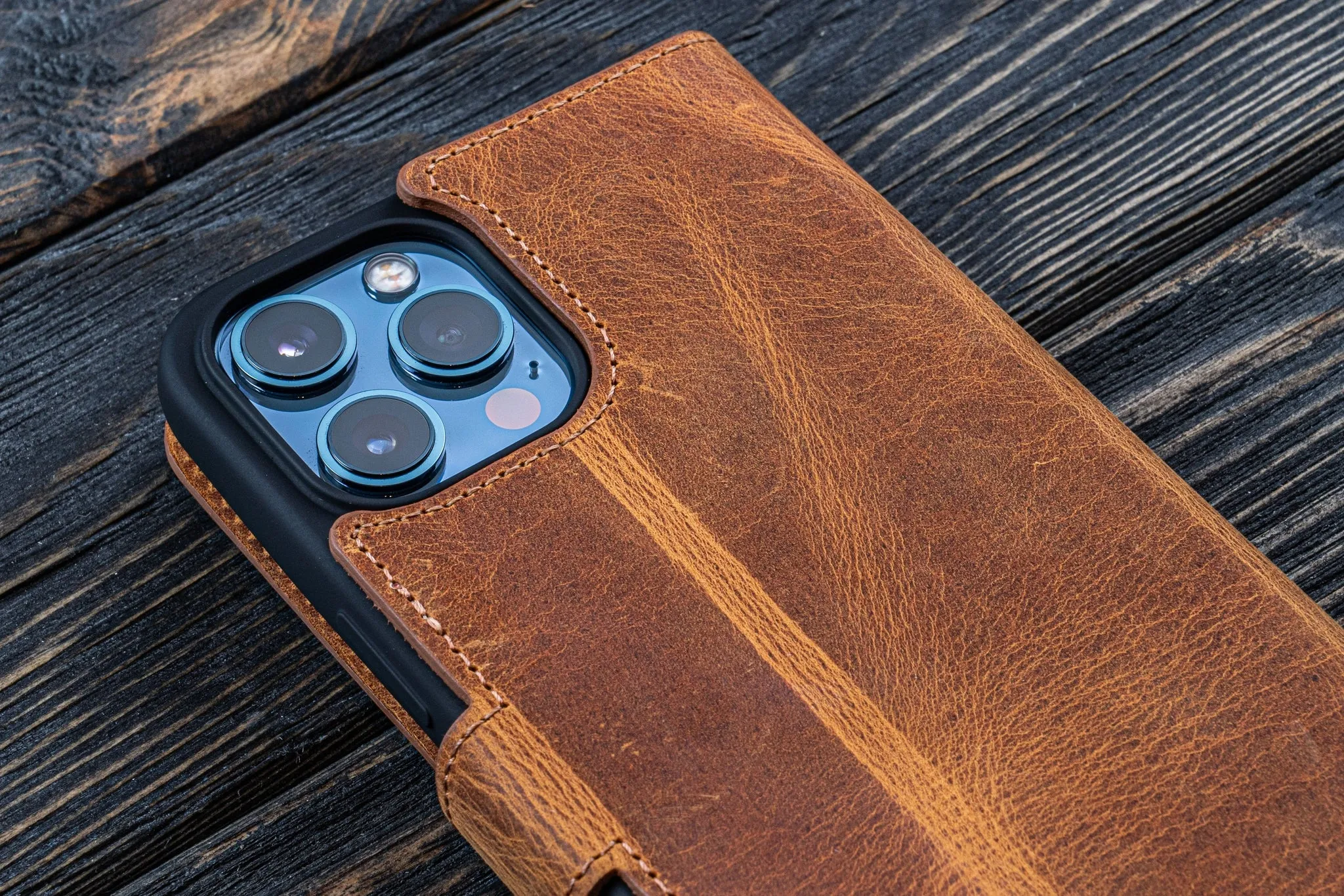 iPhone 12 / iPhone 12 Pro (6.1") Leather Wallet Case