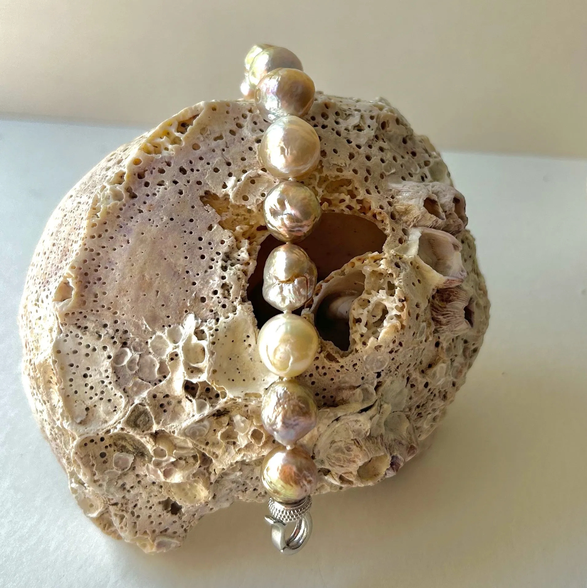 LUSTROUS FRESHWATER PEARL BRACELET IN STERLING SILVER