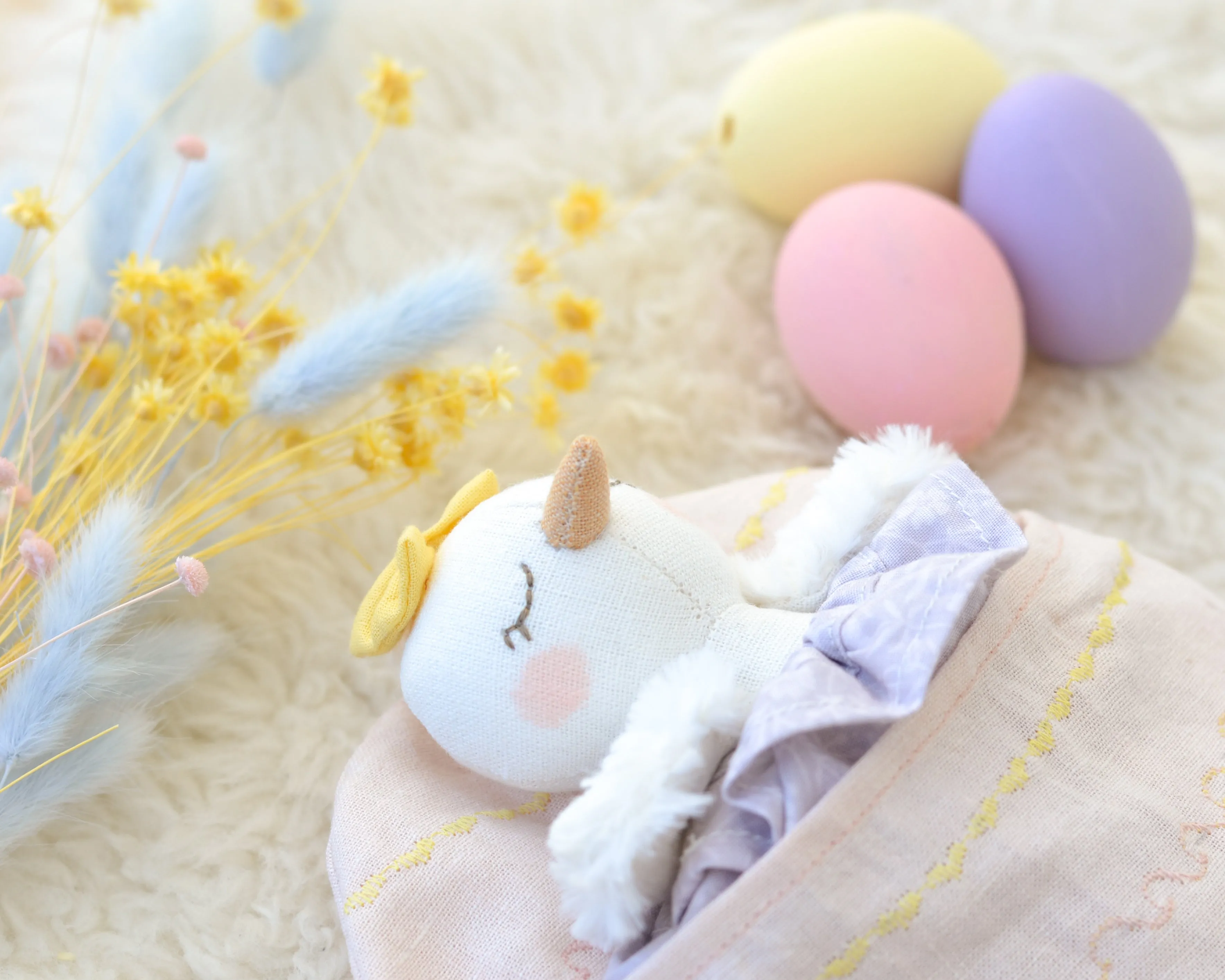 Mini Chick and Easter Egg-shaped Bed