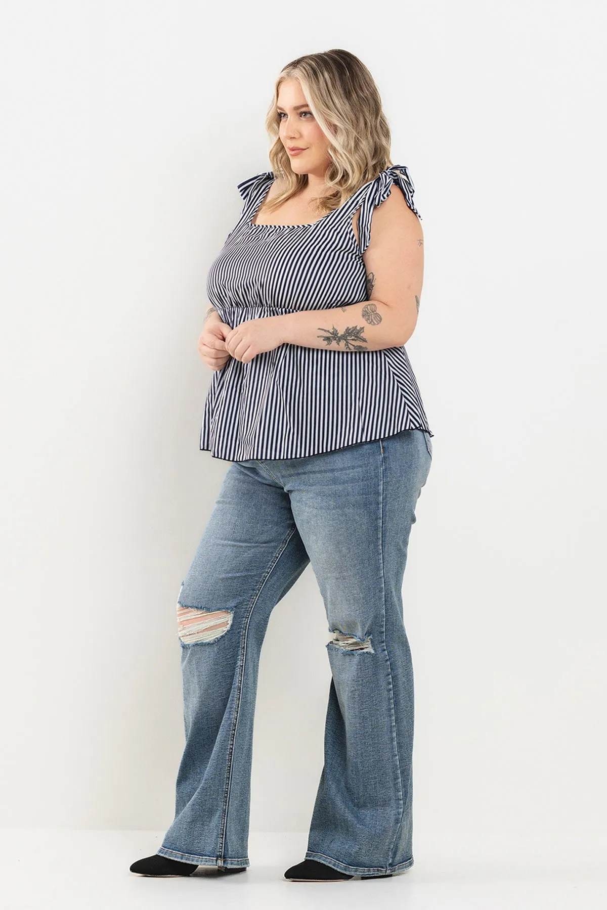 PLUS SIZE* MID RISE BOOT WITH STRETCH AND KNEE RIPS / SP-P11964-PL