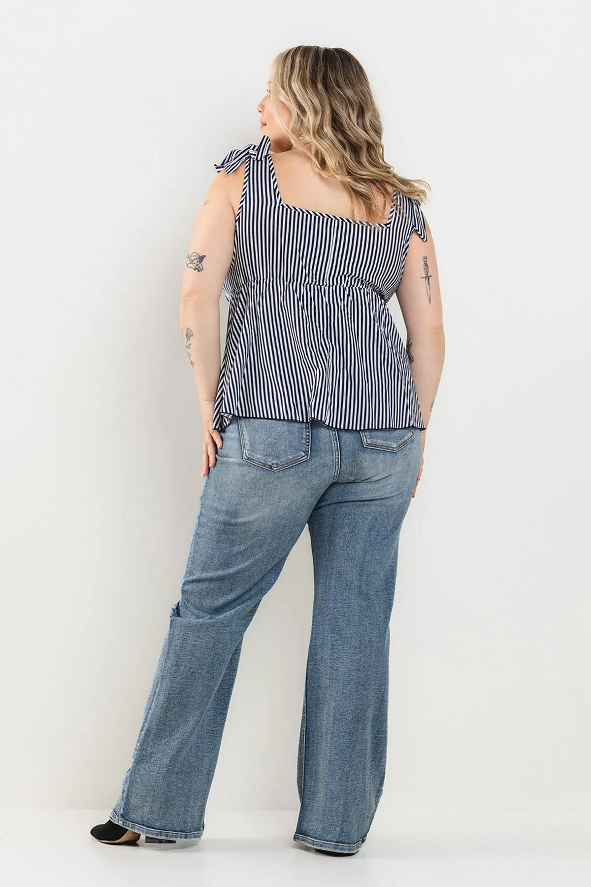 PLUS SIZE* MID RISE BOOT WITH STRETCH AND KNEE RIPS / SP-P11964-PL