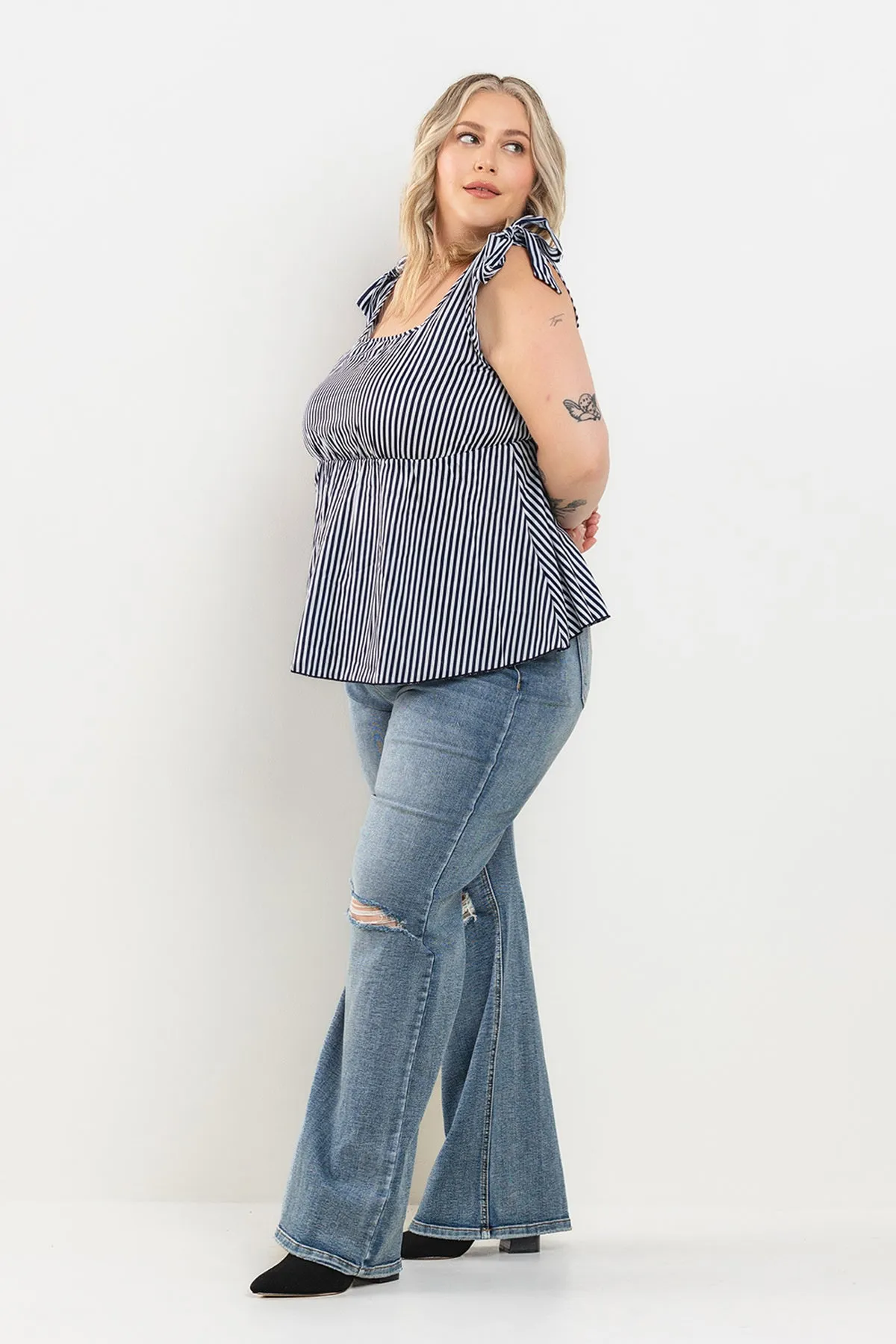 PLUS SIZE* MID RISE BOOT WITH STRETCH AND KNEE RIPS / SP-P11964-PL