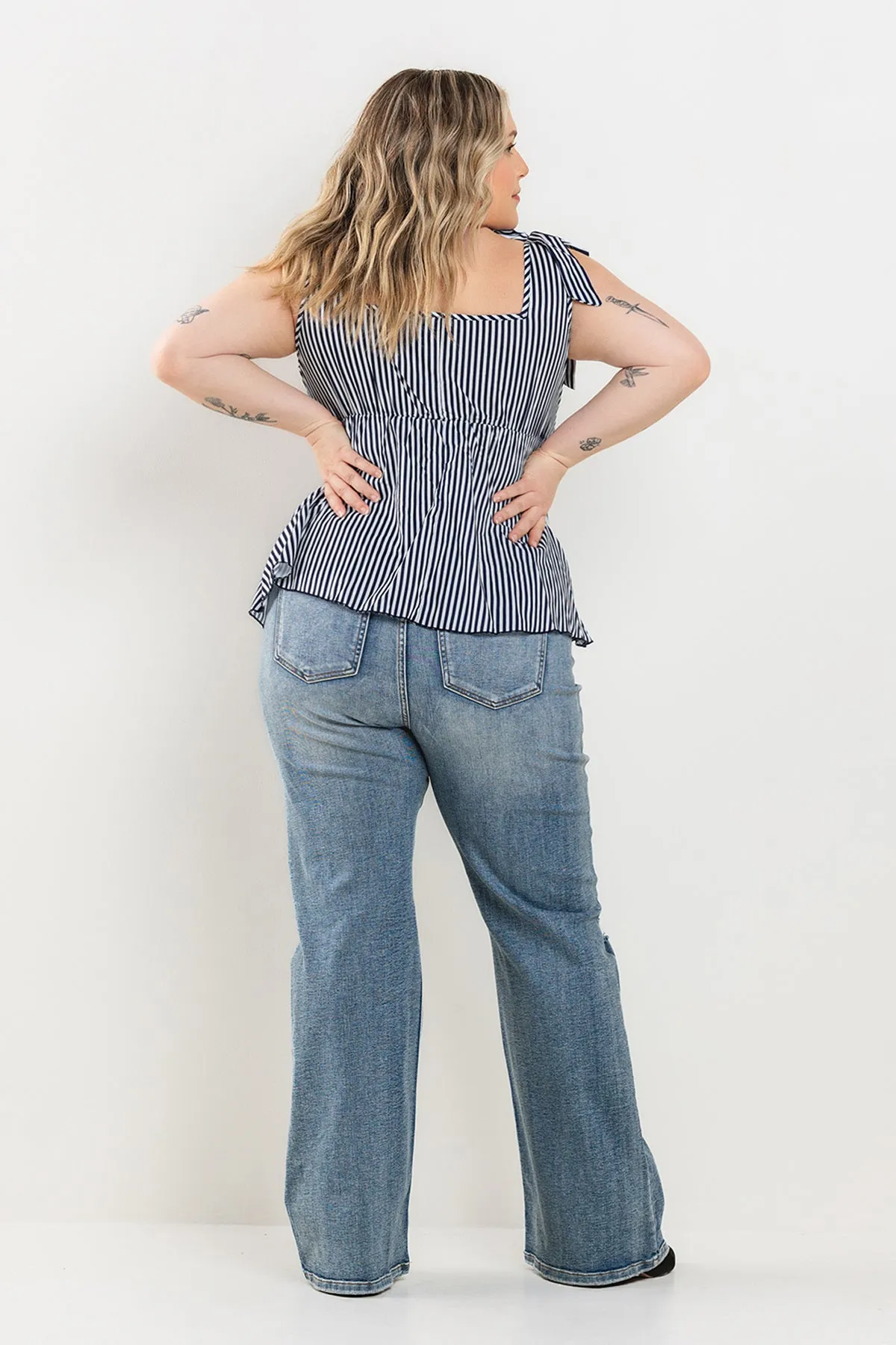 PLUS SIZE* MID RISE BOOT WITH STRETCH AND KNEE RIPS / SP-P11964-PL