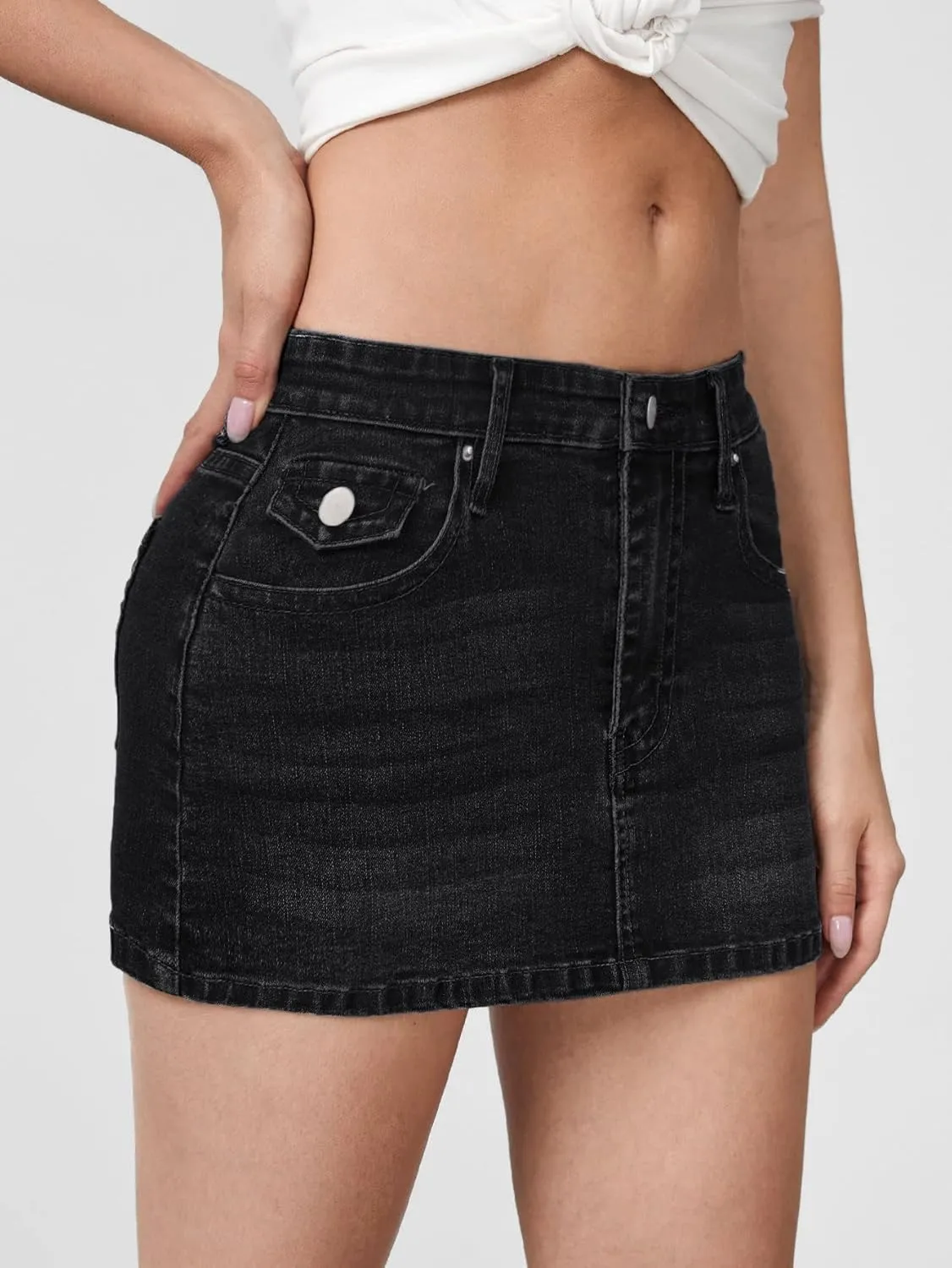 WDIRARA Women's Drop Waist Button Stretch Mini Denim Skirt with Pockets