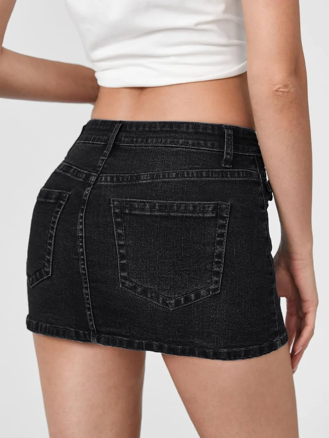 WDIRARA Women's Drop Waist Button Stretch Mini Denim Skirt with Pockets