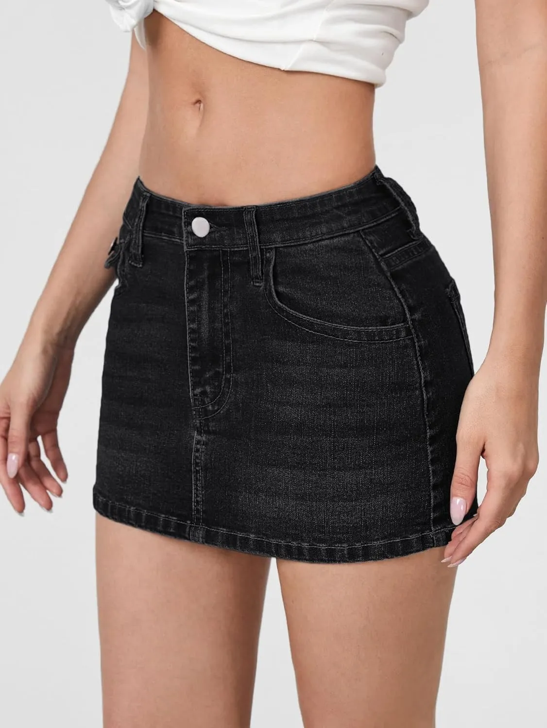 WDIRARA Women's Drop Waist Button Stretch Mini Denim Skirt with Pockets